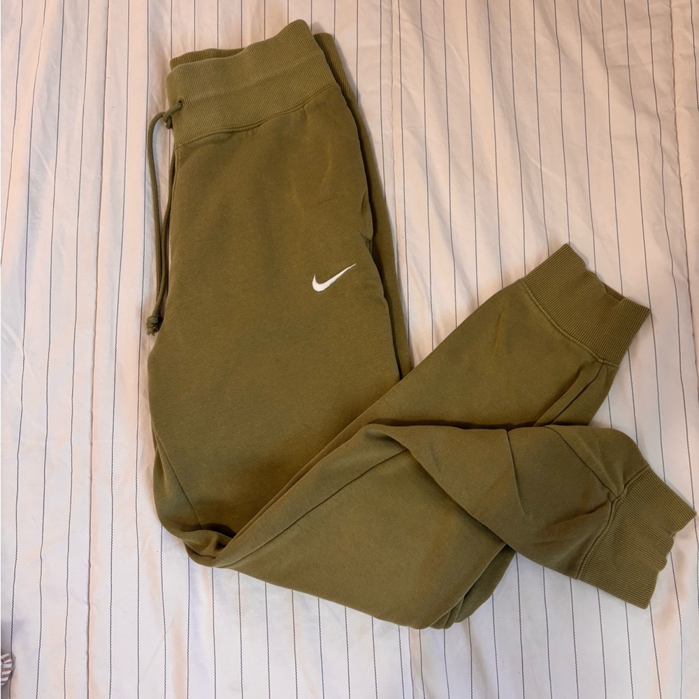 Nike women’s Green Sweatpants